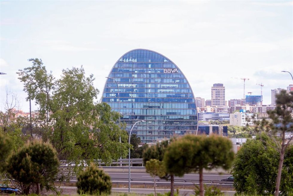 Archivo - Fachada de la sede de BBVA, a 26 de septiembre de 2024, en Madrid (España). 
