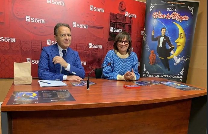 'Vive La Magia' Lleva A Una Veintena De Magos A Las Calles Y Centros Sociales De Soria.