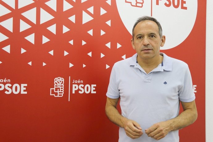 Archivo - El parlamentario del PSOE-A Jacinto Viedma ha sido el encargado de formular la pregunta a la consejera de Cultura, Patricia del Pozo