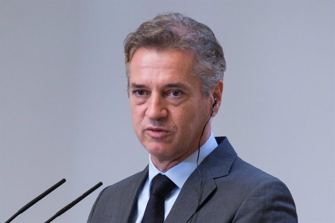 Archivo - May 29, 2025, Madrid, Spain: The Prime Minister of the Republic of Slovenia, Robert Golob seen during a press conference after a meeting at the Moncloa Palace in Madrid.