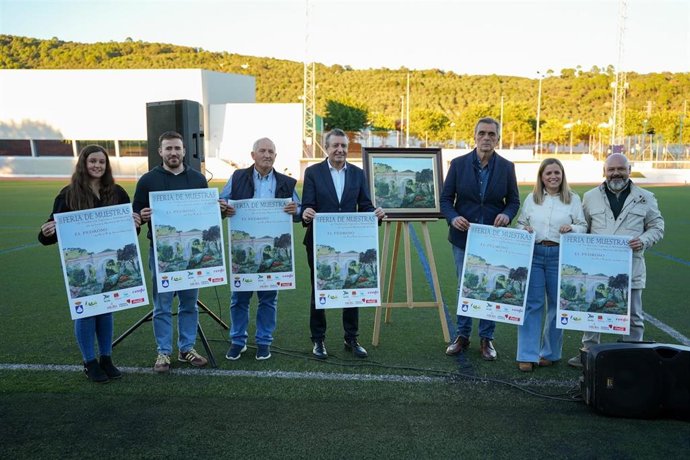 Visita del presidente de la Diputación de Sevilla, Javier Fernández, a El Pedroso