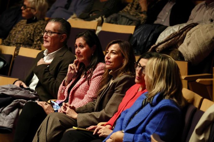 Zaragoza homenajea a los 756 voluntarios que colaboran en actividades de centros municipales de mayores