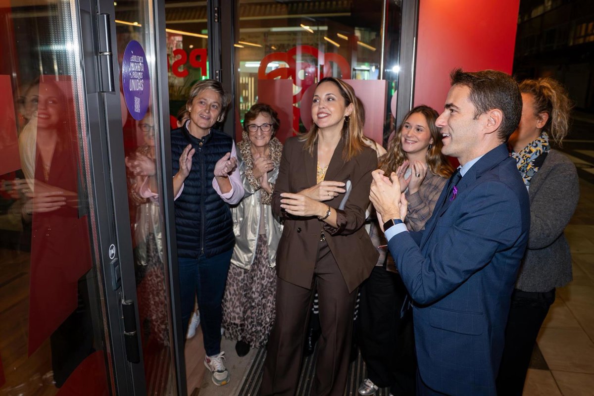 La sede del PSOE de Cantabria se une a la red de Puntos Violeta contra la violencia machista