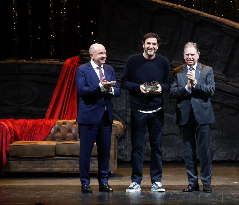 Joaquín Pajarón, recibiendo el premio
