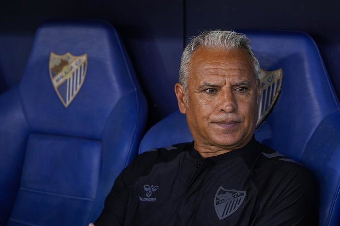 Archivo - Sergio Pellicer, head coach of Malaga CF, looks on during XXXV Costa del Sol Trophy, football match played between Malaga CF and Real Betis at La Rosaleda Stadium on August 9, 2025, in Malaga, Spain.