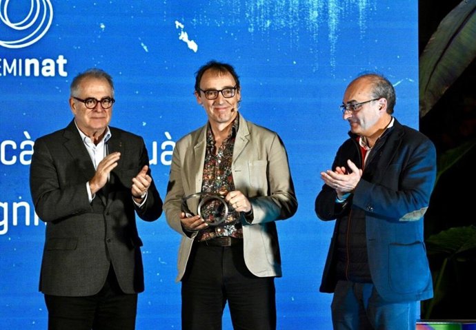 Momento de la entrega del premio