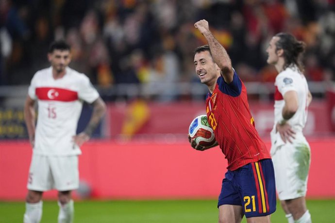 El jugador de la selección española Mikel Oyarzabal celebrando el gol del empate.