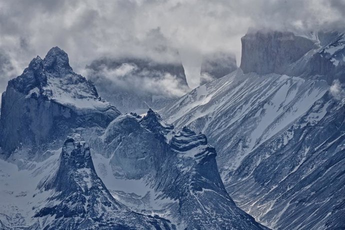 Archivo - October 16, 2018 - Patagonia, Chile - Torres del Paine National Park  Clouds over the iconic horn-shaped Torres del Paine peaks