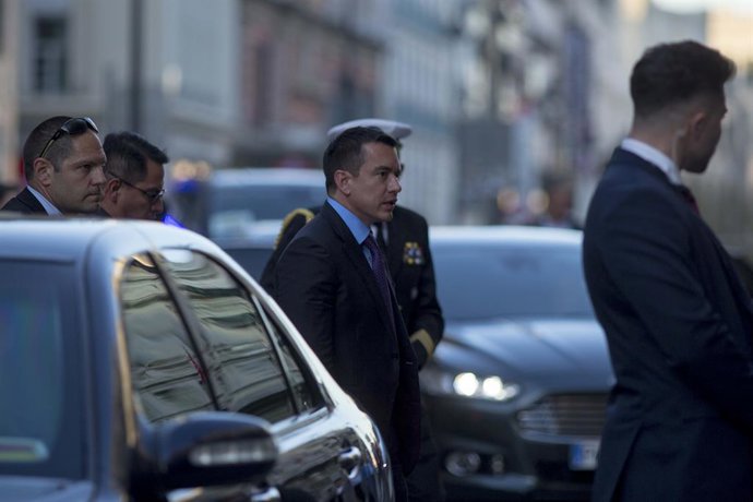Archivo - April 28, 2025, Madrid, Spain: Daniel Noboa, President of Ecuador (center), enters the hotel where he is staying in Madrid, during his official visit to Spain.