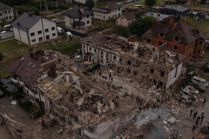 Archivo - September 28, 2025: The destruction of a residential territory after a massive missile attack that struck Kyiv, Ukraine on the early hours of September 28, 2025.