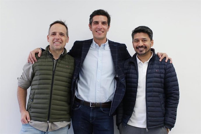 Fernando Martín, Àlex Caudet & Naqqash Abassi, de Dost.