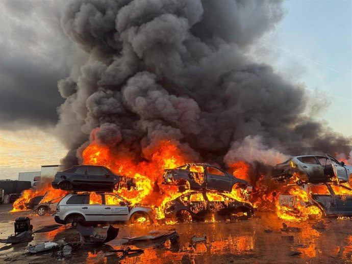 Incendio en un desguace de San Martín de la Vega