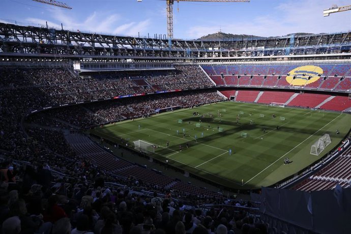Vista general del Spotify Camp Nou en la jornada para que el aficionado asistiera a un entrenamiento del FC Barcelona antes de su reapertura este sábado 22 de noviembre contra el Athletic Club.