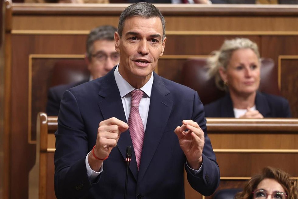 ¡El presidente del Gobierno, Pedro Sánchez, interviene durante una sesión de control al Gobierno, en el Congreso de los Diputados, a 19 de noviembre de 2025, en Madrid (España). 