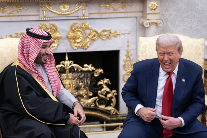 November 18, 2025, Washington, District Of Columbia, USA: United States President DONALD J TRUMP meets with with Saudi Crown Prince MOHAMMED BIN SALMAN as they meet in the Oval Office of the White House.