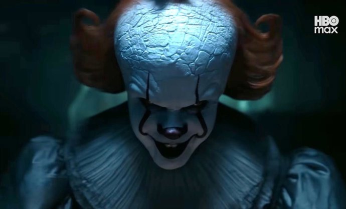 Pennywise irrumpe al fin en el tráiler de mitad de temporada en It: Bienvenidos a Derry... y está hambriento