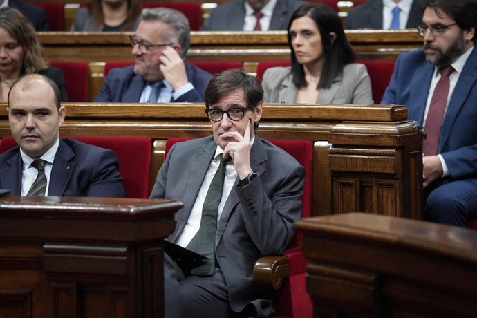 El president de la Generalitat, Salvador Illa, durante una sesión de control al Govern, en el Parlament de Catalunya, a 19 de noviembre de 2025, en Barcelona, Catalunya (España).