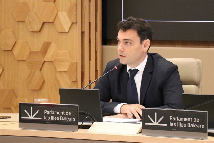 El director general de Inmigración y Cooperación al Desarrollo, Manuel Pavón, en el Parlament