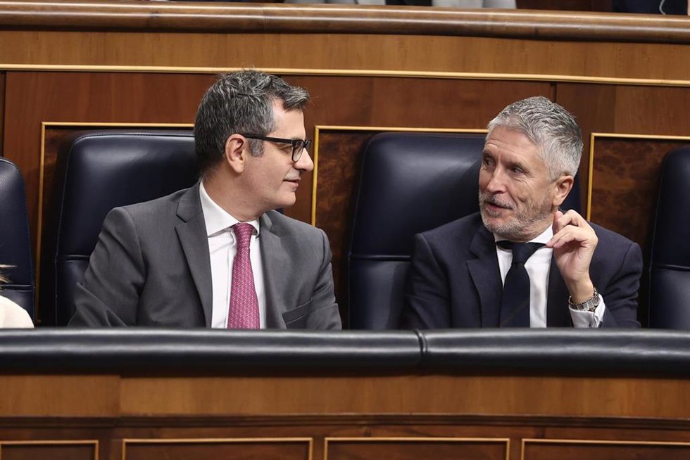 El ministro de la Presidencia, Justicia y Relaciones con las Cortes, Félix Bolaños, y el ministro del Interior, Fernando Grande-Marlaska, durante una sesión de control al Gobierno, en el Congreso de los Diputados