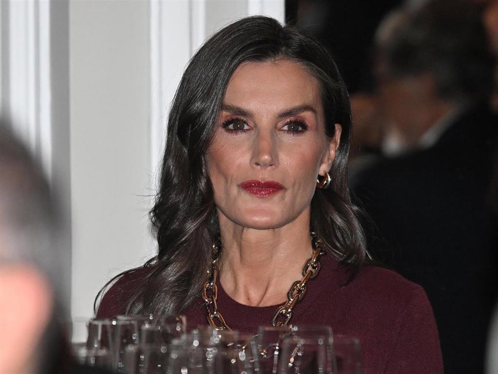 La Reina Doña Letizia, en el Hotel Ritz para presidir la ceremonia de entrega del premio de periodismo Francisco Cerecedo