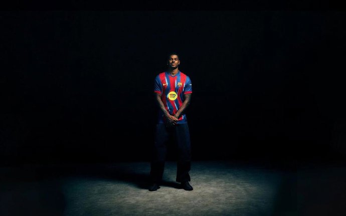 El futbolista inglés Marcus Rashford con la cuarta camiseta del Barça