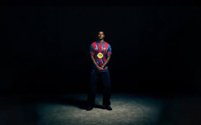 El futbolista inglés Marcus Rashford con la cuarta camiseta del Barça
