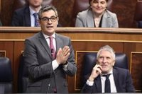 El PP acusa al PSOE de ser el "Gobierno del 2%" y Bolaños reclama diferenciar a los honestos de los supuestos corruptos