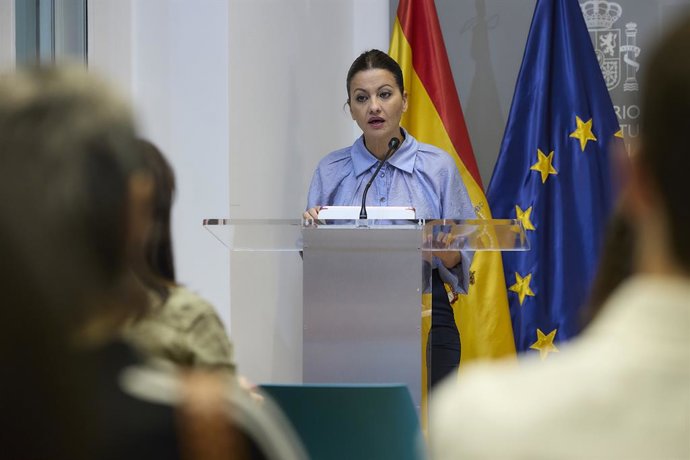 Archivo - La ministra de Juventud e Infancia, Sira Rego, durante la presentación de un libro, en el Ministerio de Juventud e Infancia, a 16 de octubre de 2025, en Madrid (España). El libro es una guía para padres y educadores que aborda la exposición temp