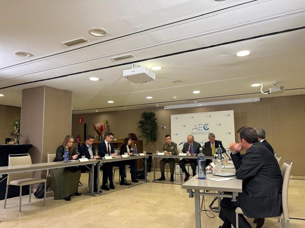Desayuno Informativo AEC 'Defensa y tecnologías duales: la consultoría ante el reto de la seguridad.