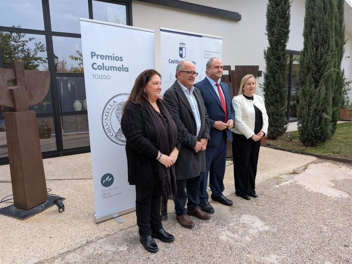 El consejero de Agricultura, Ganadería y Desarrollo Rural, Julián Martínez Lizán, antes de entregar los Premios Columela en declaraciones a los medios.