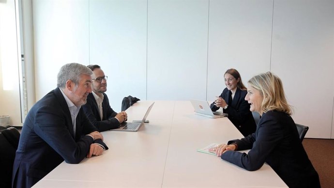 Reunión del presidente de Canarias, Fernando Clavijo, con la presidenta Comisión Islas, Marie Antoinette Maupertuis