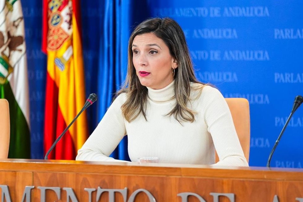 La portavoz del Grupo Socialista, María Márquez, en rueda de prensa en el Parlamento andaluz.