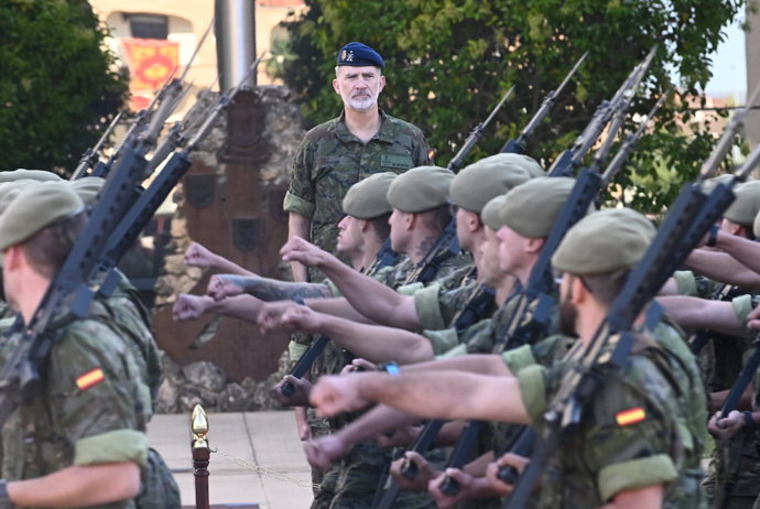 El Rey Felipe VI visita la Academia de Logística (ACLOG) del Ejército de Tierra, a 8 de octubre de 2025, en Calatayud, Zaragoza (España).