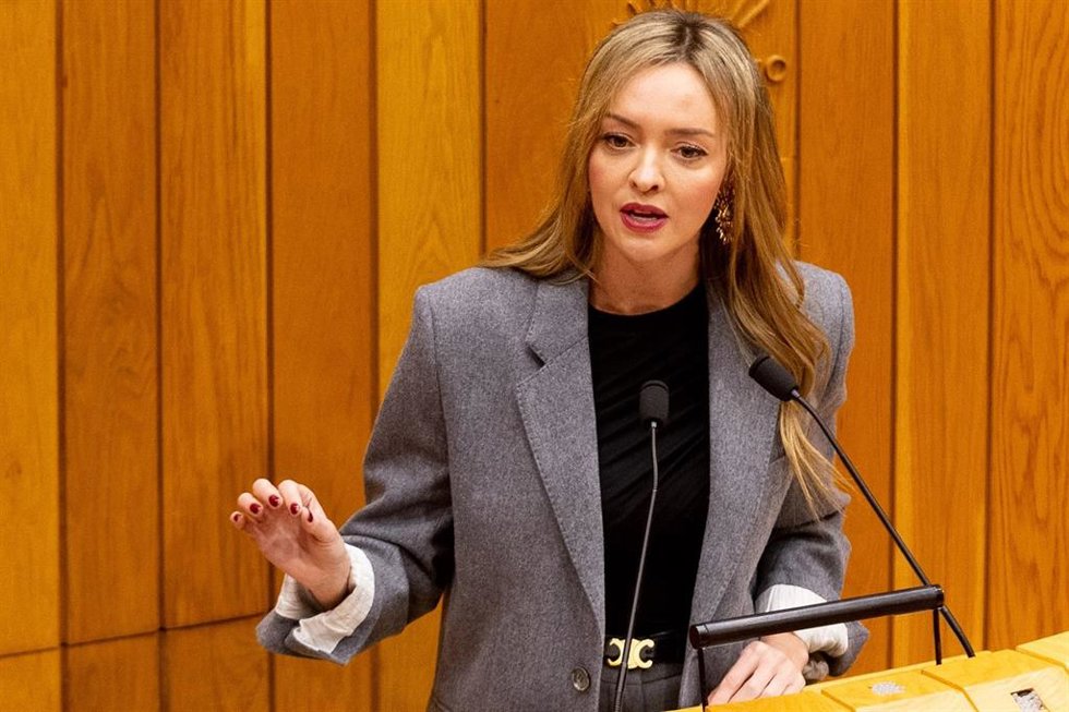 La conselleira de Política Social e Igualdade, Fabiola García, comparece en el pleno del Parlamento.