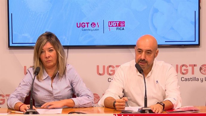 El secretario general de UGT Castilla y León, Óscar Lobo, junto a la responsable de UGT FICA Castilla y León, Sandra Vega.