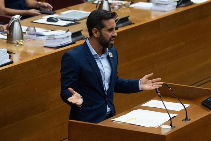 Archivo - El síndic del PSPV en Les Corts José Muñoz, interviene durante el Debate de Política General