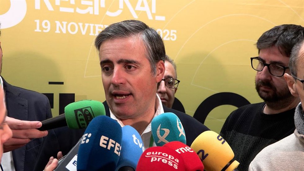 El secretario general de UPA, Cristóbal Cano, antiende a los medios en el VIII Congreso Regional de UPA-UCE Extremadura