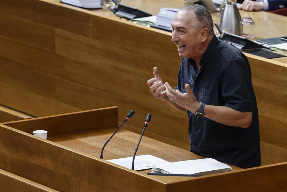 Archivo - El síndic de Compromís, Joan Baldoví, interviene durante una sesión de control en Les Corts