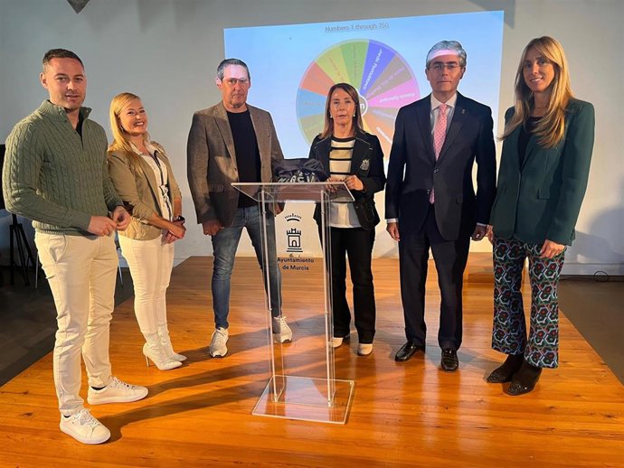 Ayuntamiento Murcia pone en marcha la nueva ruta de 10.000 pasos 'Murcia 1200 en movimiento'