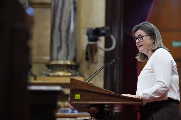 La síndica de Aran, Maria Vergés Pérez, durante una sesión de control al Govern, en el Parlament de Catalunya, a 19 de noviembre de 2025, en Barcelona, Catalunya (España).