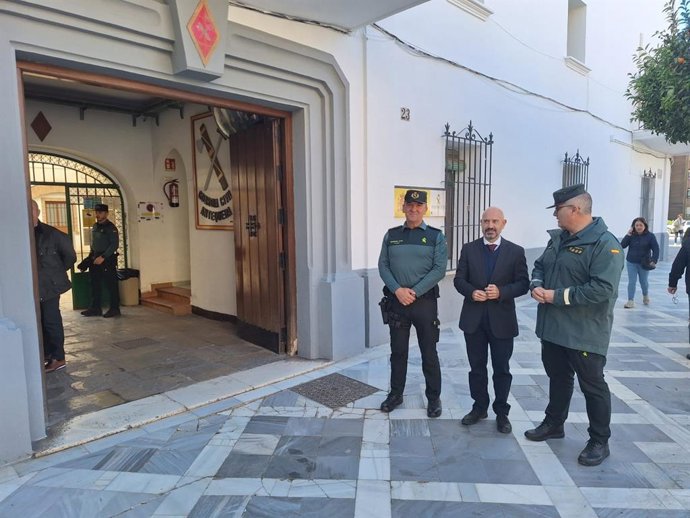 El subdelegado visita el cuartel de la Guardia Civil de Antequera
