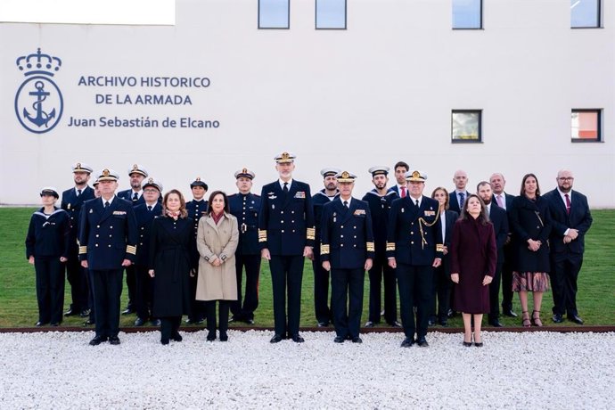 Felipe VI visita por primera vez el Archivo Histórico de la Armada 'Juan Sebastián Elcano', la sede madrileña de la institución