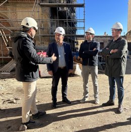 El teniente de alcalde de Talavera de la Reina, David Moreno, en una visita a las obras de rehabilitación de la Casa de los Canónigos.