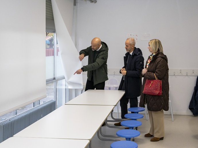 El CEIP Cuevas del Castillo de Puente Viesgo renueva sus ventanales