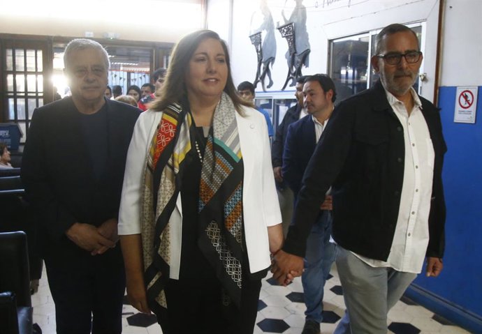 TALCA, 16 de noviembre 2025. Votacion de la candidata Paulina Vodanovic durante las elecciones presidenciales 2025 en el Colegio Carlos Salinas en Talca. Jose Robles/Aton Chile