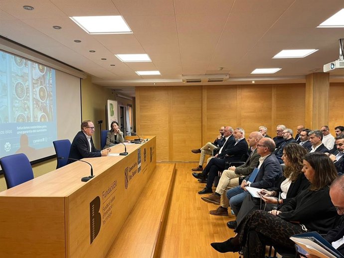 El conseller del Mar y Ciclo del Agua, Juan Manuel Lafuente, interviene en las jornadas.