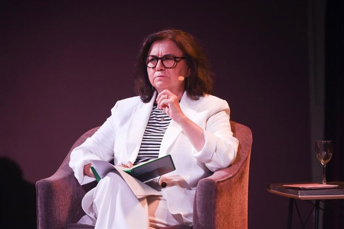 Archivo - La periodista Lucía Méndez interviene en 'Los Desayunos del Ateneo', en el Ateneo de Madrid, a 7 de julio de 2025, en Madrid (España).