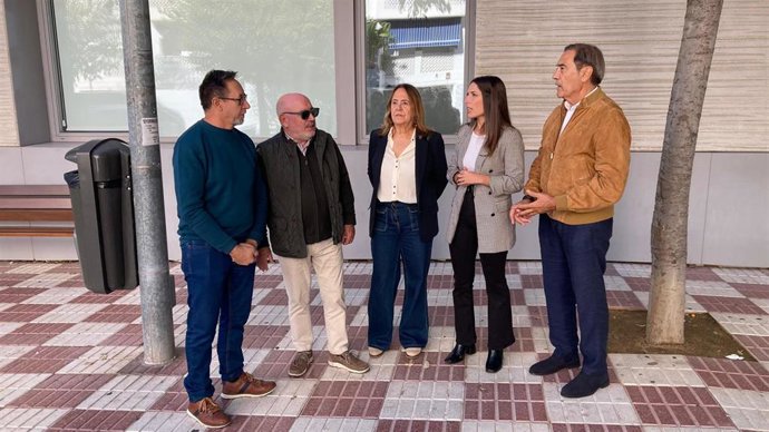 La portavoz del PSOE de Málaga, Ana Villarejo, y la vicesecretaria General del PSOE de San Pedro Alcántara, Ana Leschiera, en un acto en Marbella