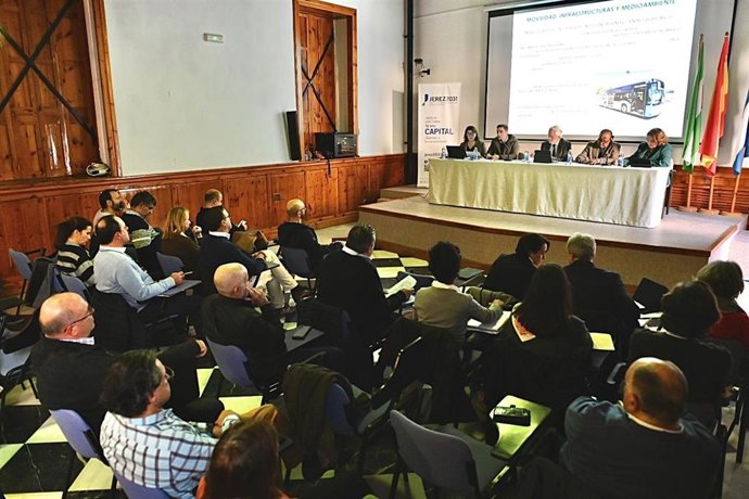 Mesa del Centro Histórico del Ayuntamiento de Jerez celebrada este miércoles.