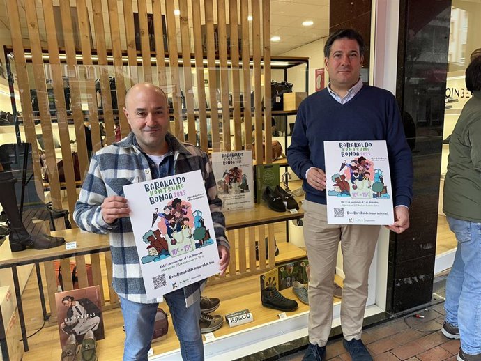 El presidente de Inguralde, la Agencia de Desarrollo del Ayuntamiento de Barakaldo, David Solla, presenta la campaña de bonos consumo.